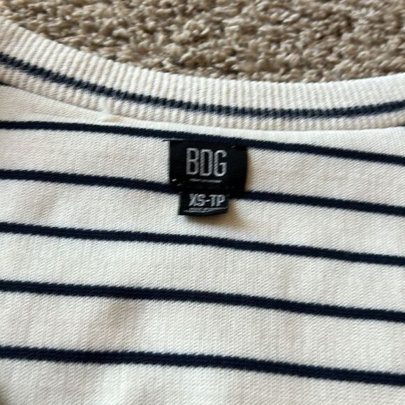 BDG shirt. Size XS  - Picture 3 of 4